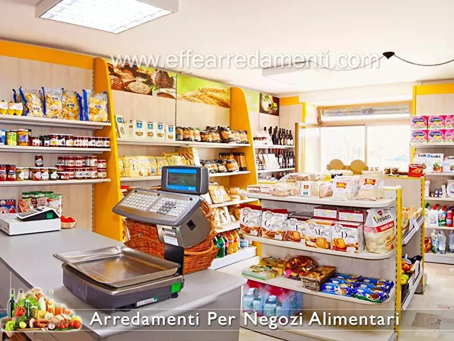 Immagine 2 di Attività commerciale in vendita  a Castelnuovo Magra