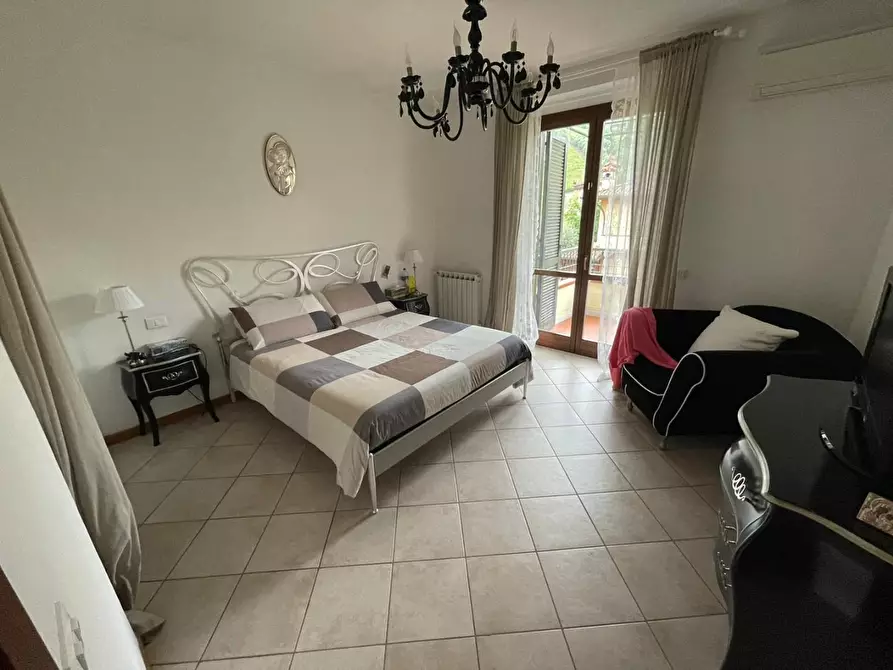 Immagine 7 di Villetta a schiera in vendita  a Massa