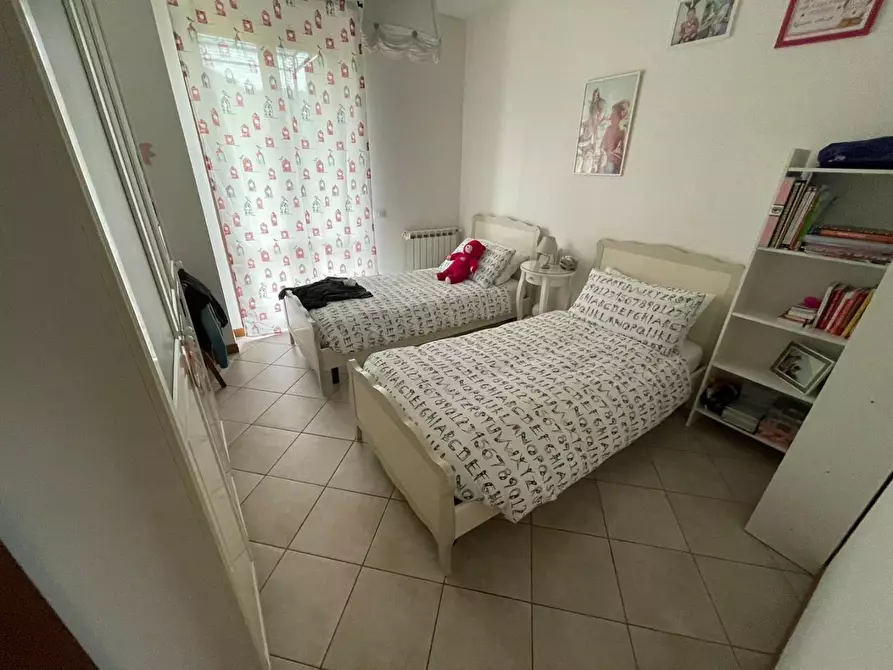 Immagine 2 di Villetta a schiera in vendita  a Massa