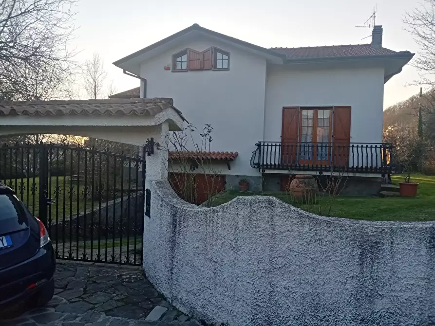 Immagine 1 di Villa in vendita  a Licciana Nardi