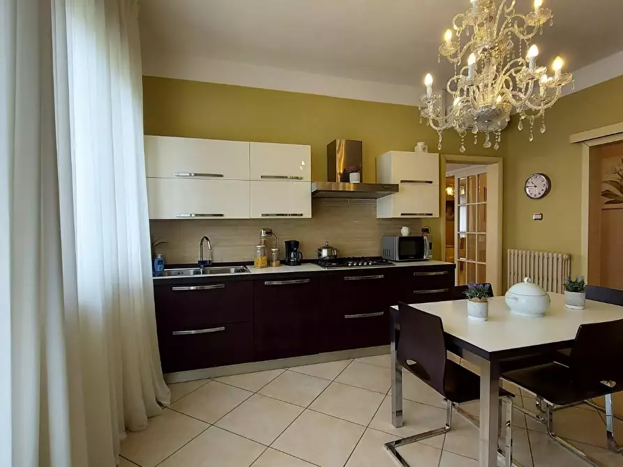 Immagine 10 di Villa in vendita  a Lucca