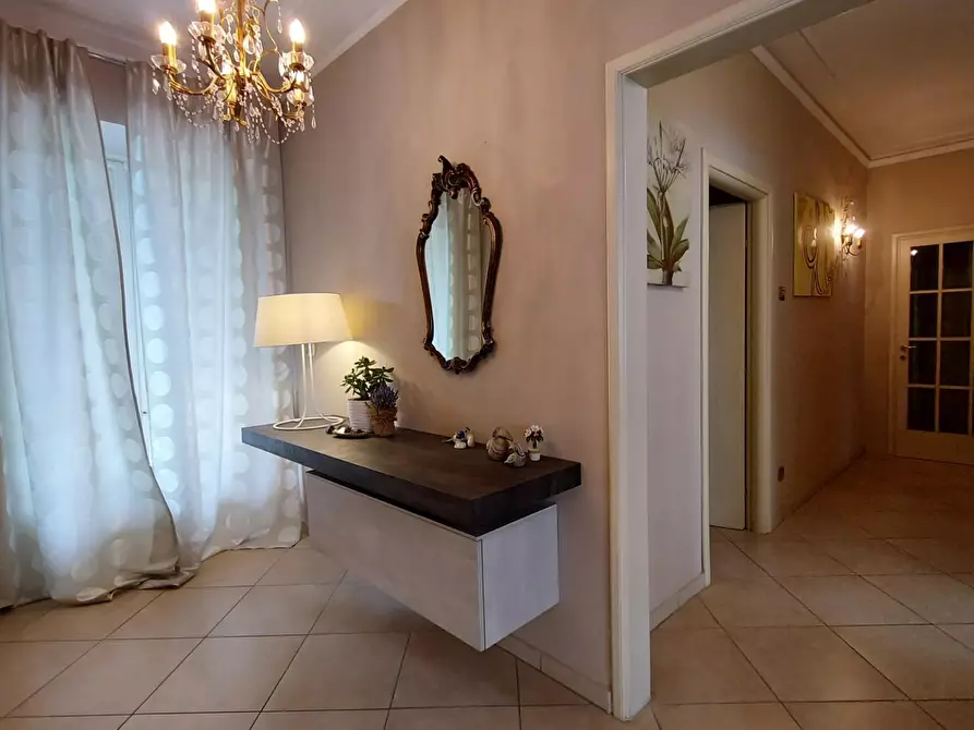 Immagine 16 di Villa in vendita  a Lucca