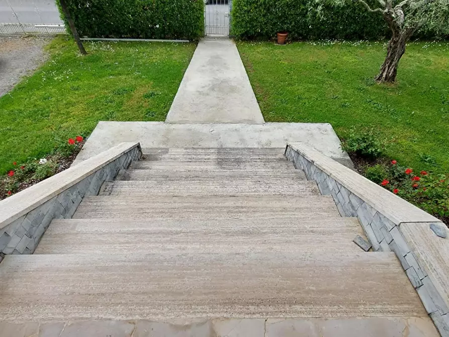 Immagine 24 di Villa in vendita  a Lucca