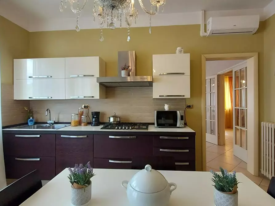 Immagine 3 di Villa in vendita  a Lucca