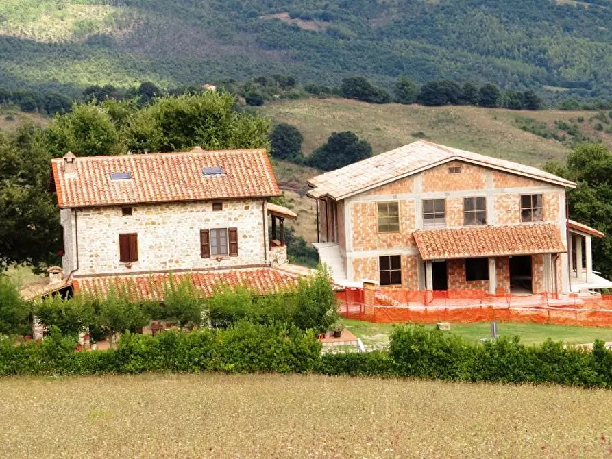 Immagine 7 di Casa colonica in vendita  a Semproniano