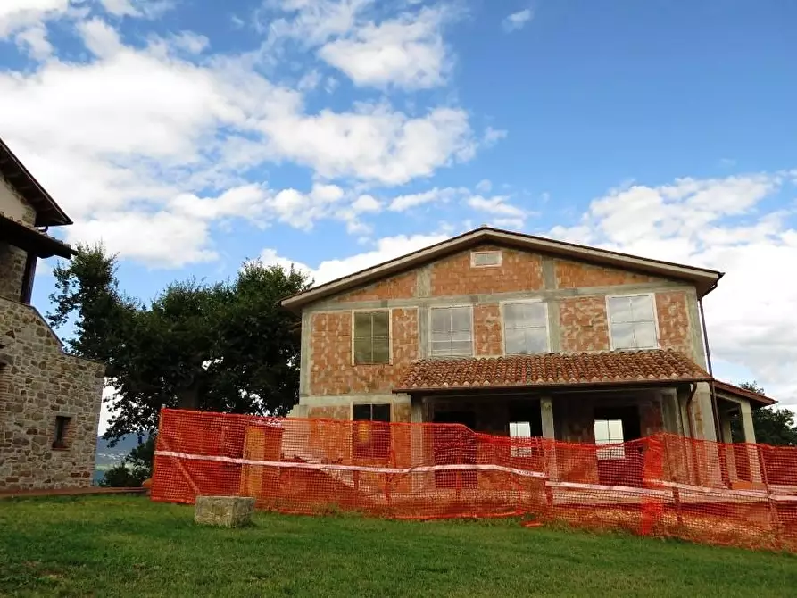 Immagine 12 di Casa colonica in vendita  a Semproniano