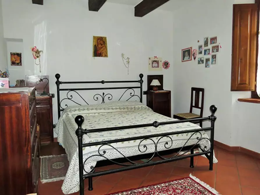 Immagine 4 di Casa colonica in vendita  a Semproniano