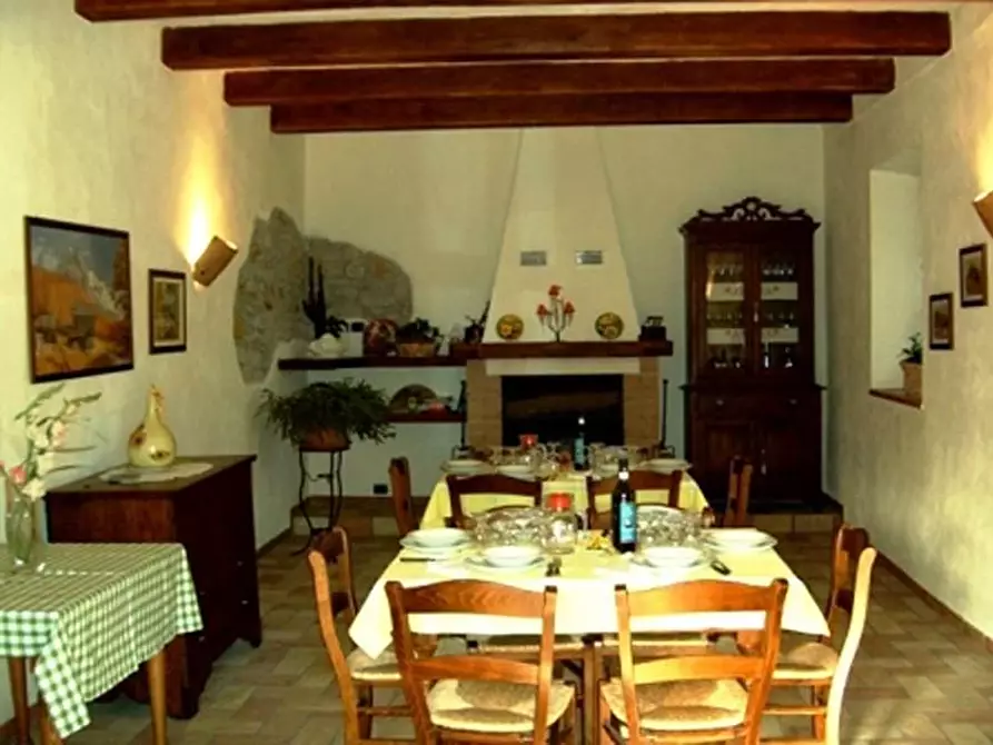 Immagine 13 di Casa colonica in vendita  a Semproniano