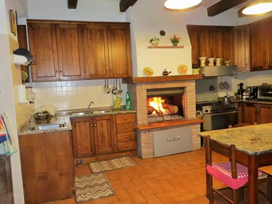 Immagine 15 di Casa colonica in vendita  a Semproniano