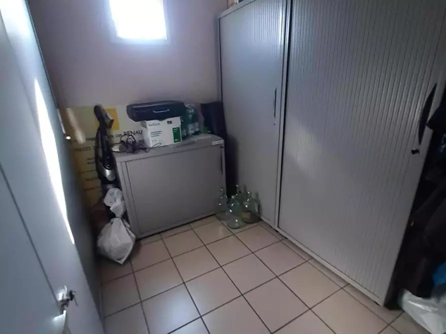 Immagine 5 di Attività artigianale in vendita  a Massa