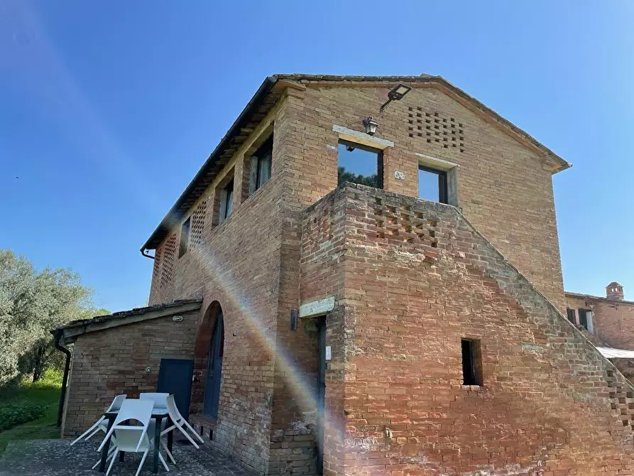 Immagine 5 di Casa colonica in vendita  a Siena