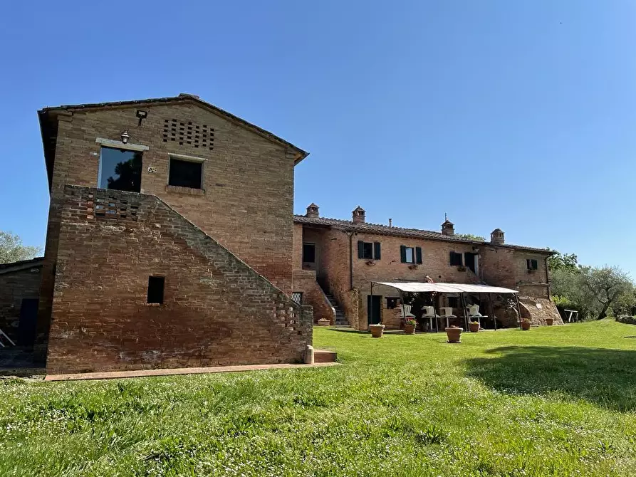 Immagine 6 di Casa colonica in vendita  a Siena