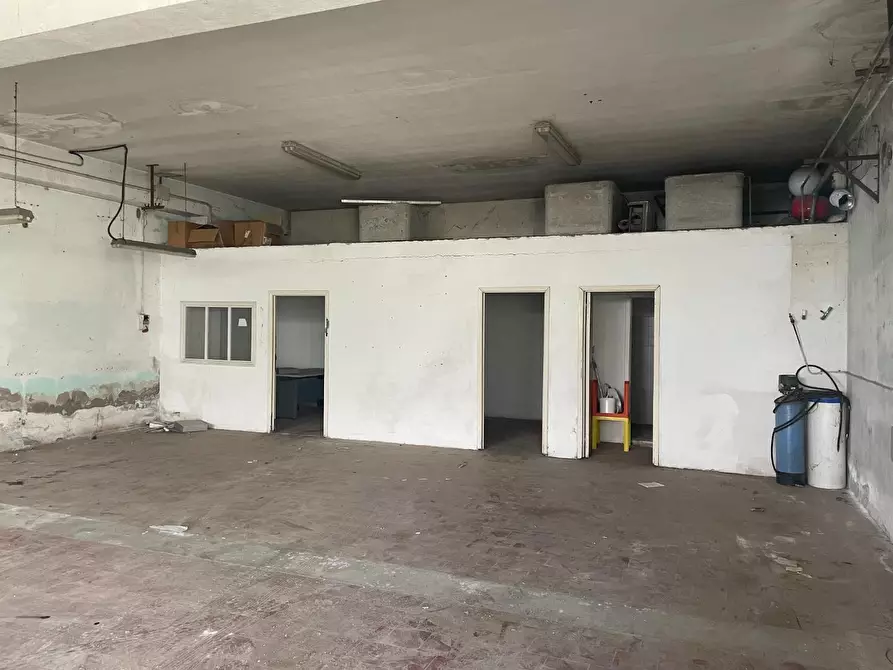 Immagine 2 di Attività artigianale in vendita  a Asciano