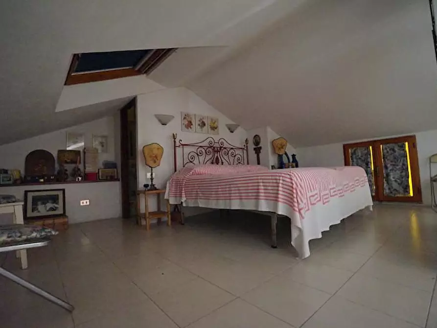 Immagine 9 di Casa indipendente in vendita  a Massa