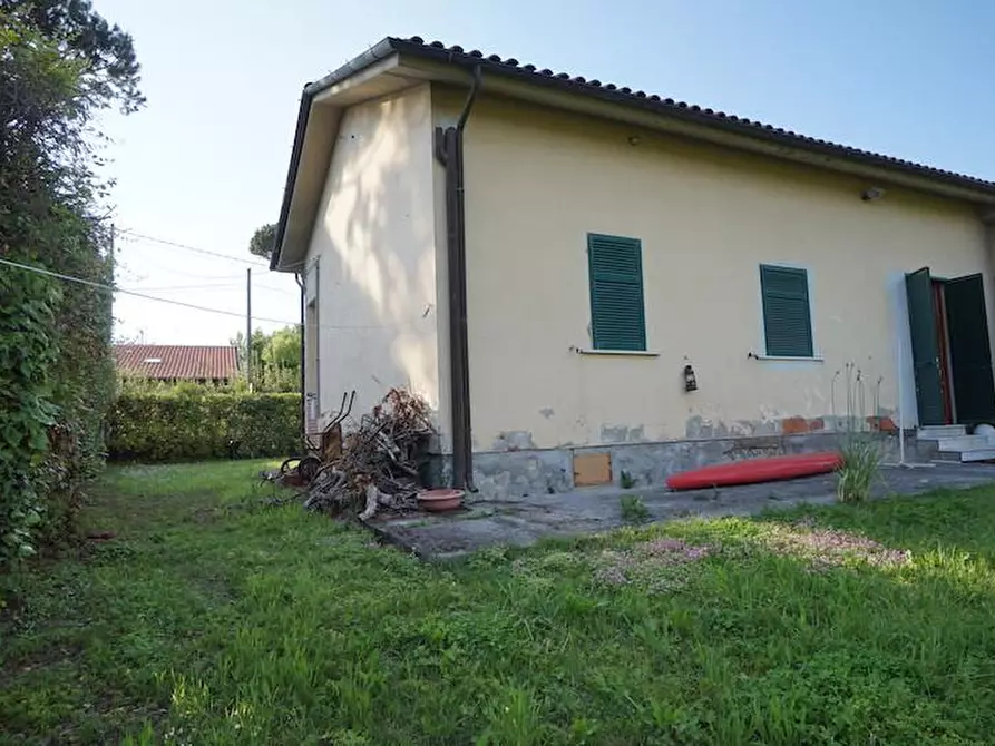 Immagine 2 di Casa indipendente in vendita  a Massa