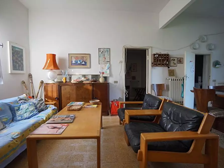 Immagine 4 di Casa indipendente in vendita  a Massa