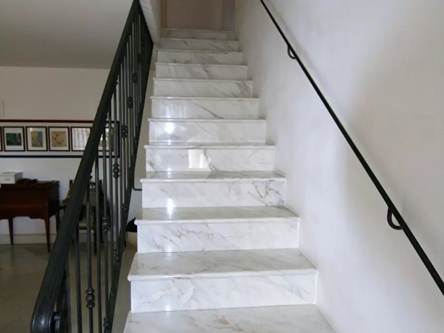 Immagine 10 di Appartamento in vendita  a Carrara