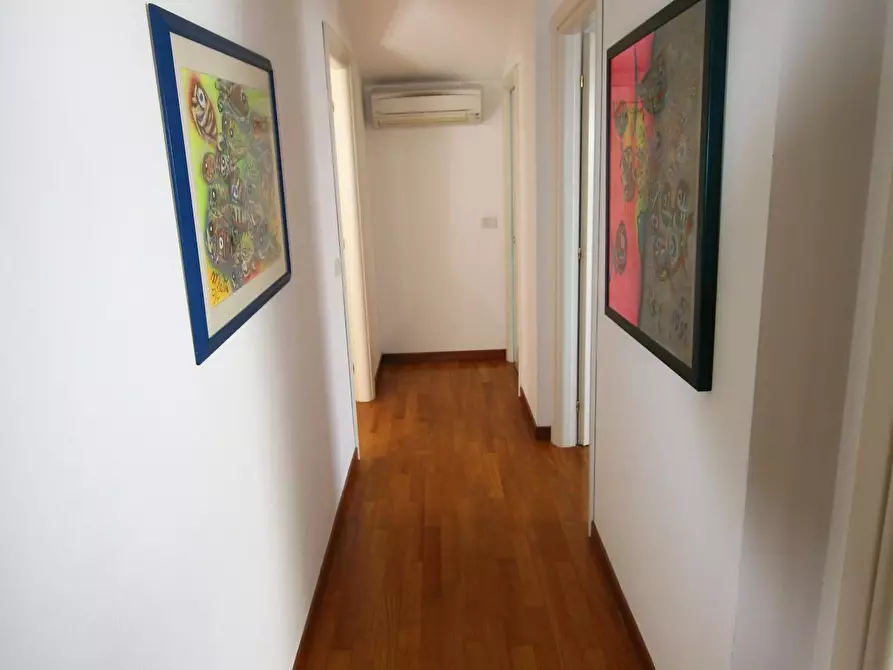 Immagine 11 di Appartamento in vendita  a Carrara