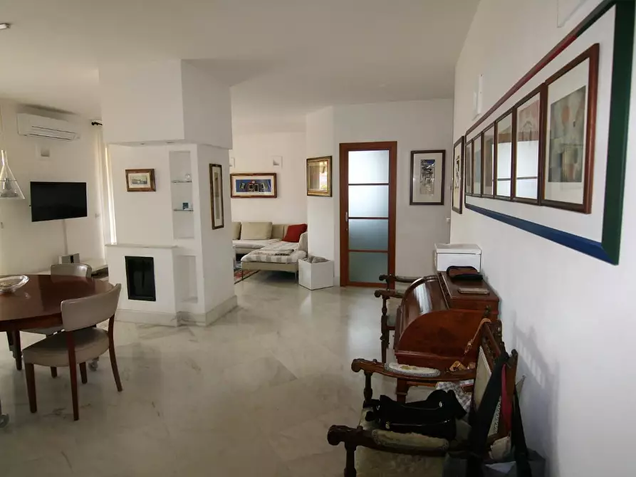 Immagine 2 di Appartamento in vendita  a Carrara