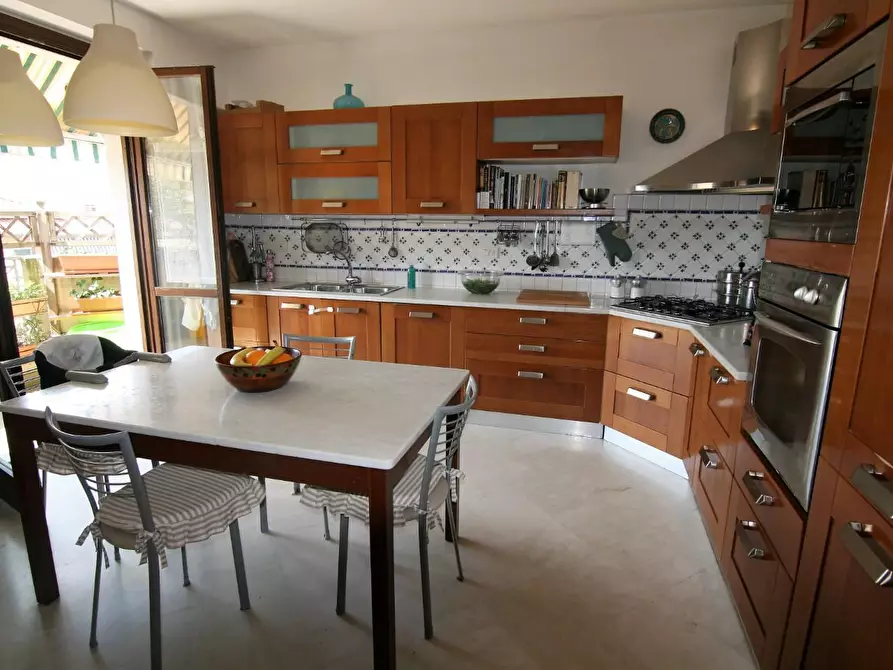 Immagine 8 di Appartamento in vendita  a Carrara