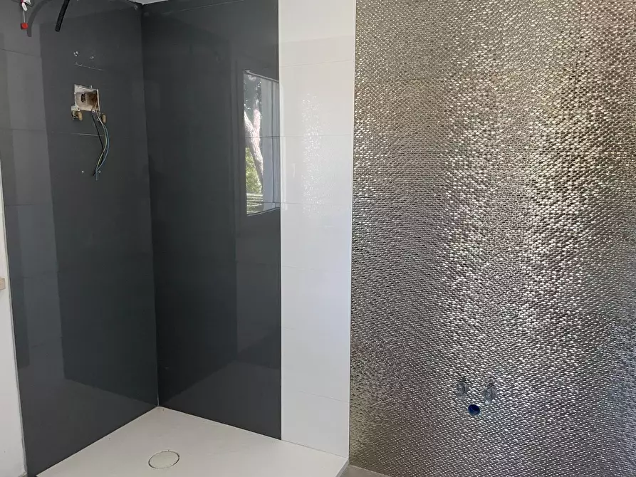 Immagine 20 di Villa in vendita  a Massa