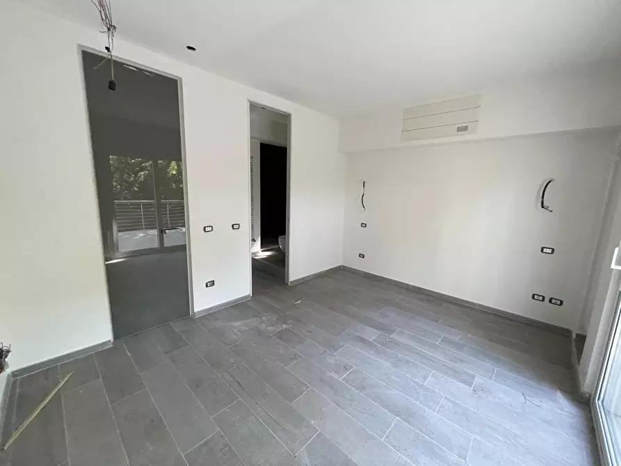 Immagine 24 di Villa in vendita  a Massa