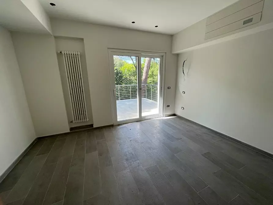 Immagine 18 di Villa in vendita  a Massa