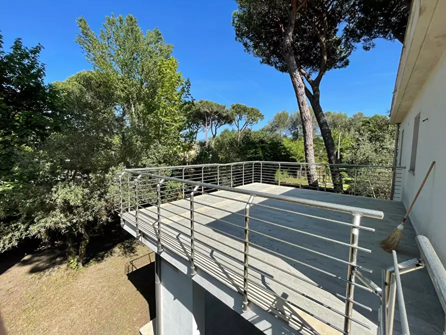Immagine 7 di Villa in vendita  a Massa