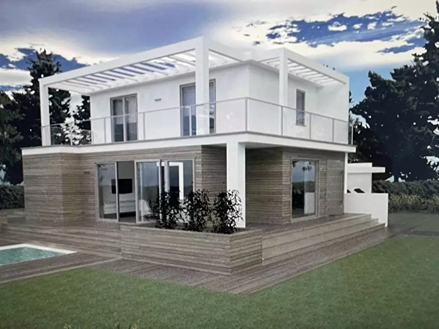 Immagine 37 di Villa in vendita  a Massa