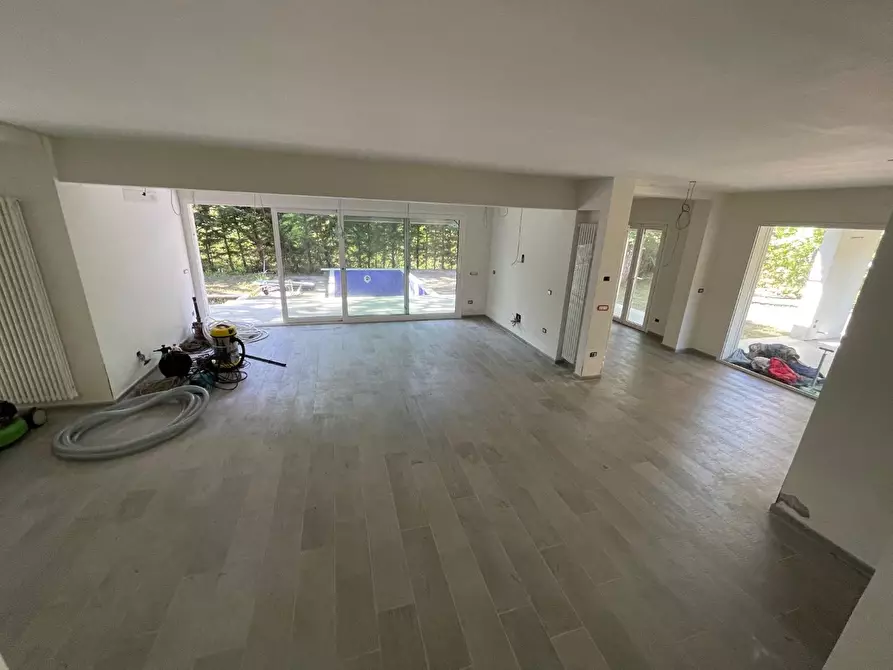 Immagine 12 di Villa in vendita  a Massa