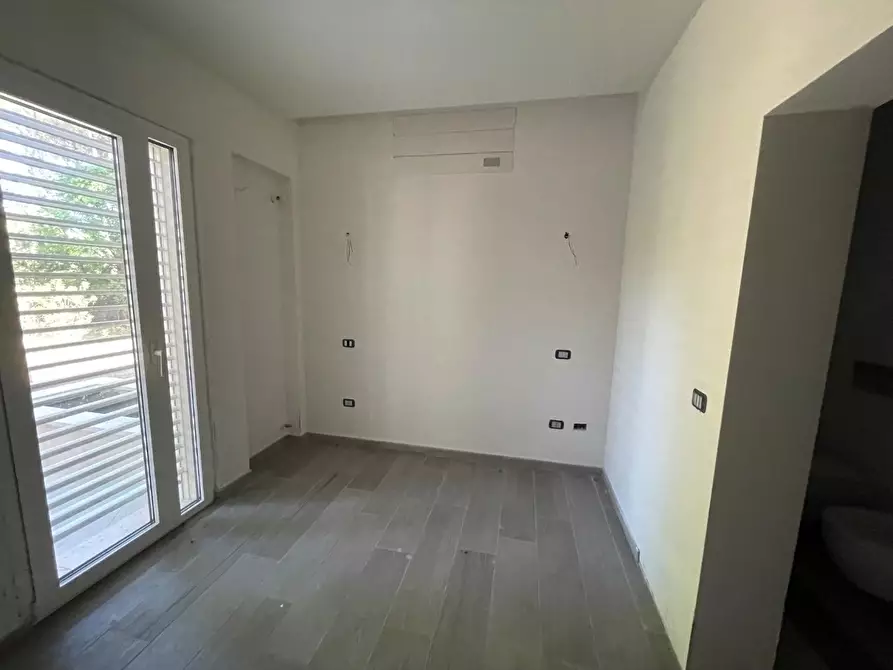 Immagine 29 di Villa in vendita  a Massa