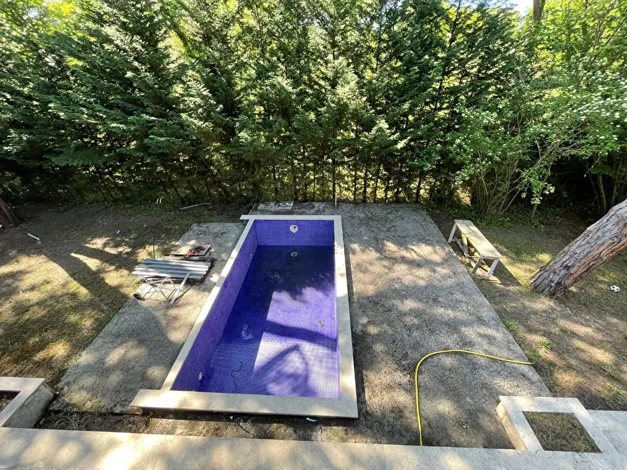 Immagine 9 di Villa in vendita  a Massa