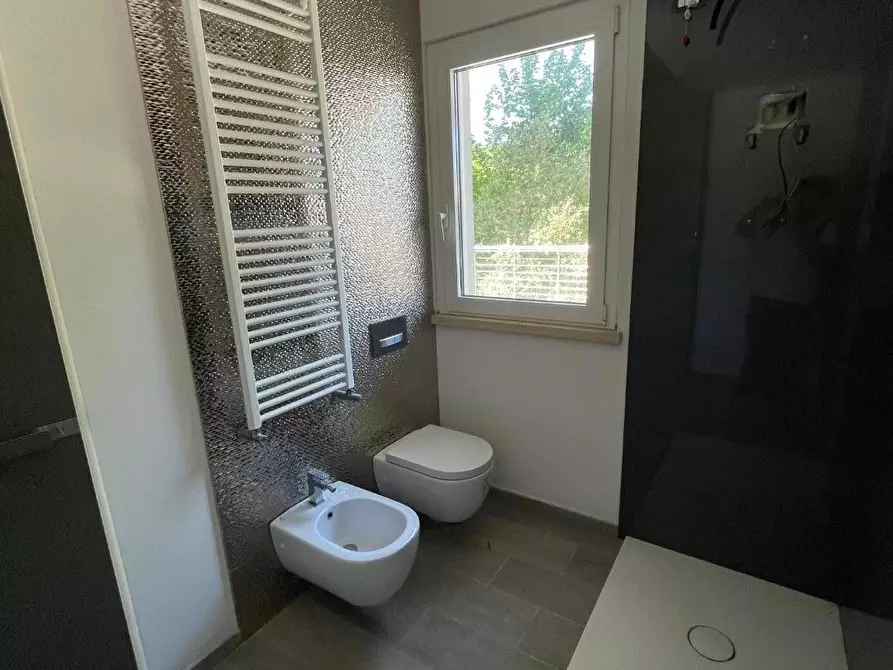 Immagine 19 di Villa in vendita  a Massa