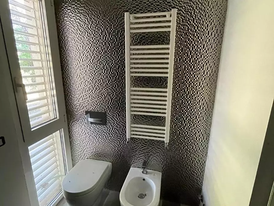 Immagine 33 di Villa in vendita  a Massa