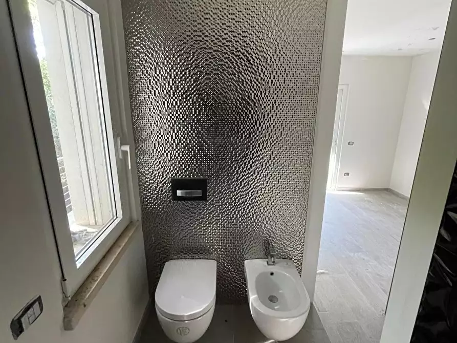 Immagine 23 di Villa in vendita  a Massa