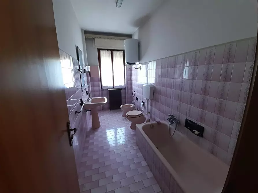 Immagine 20 di Villa in vendita  a Carrara