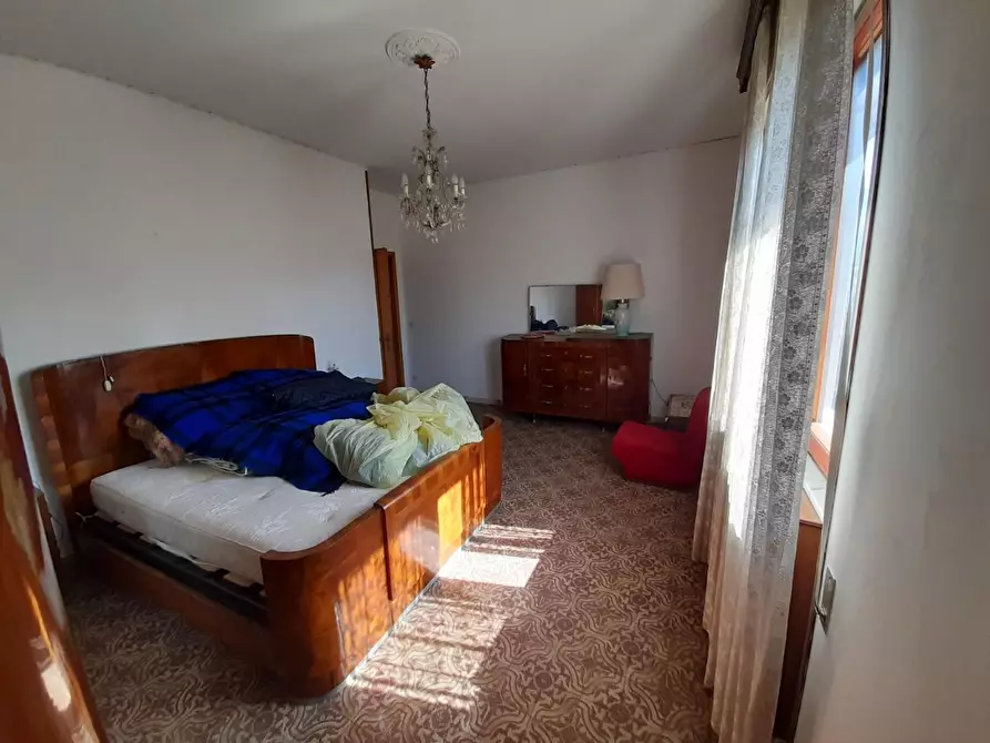 Immagine 21 di Villa in vendita  a Carrara