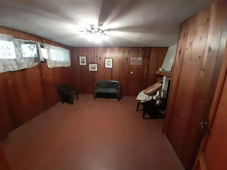 Immagine 23 di Villa in vendita  a Carrara