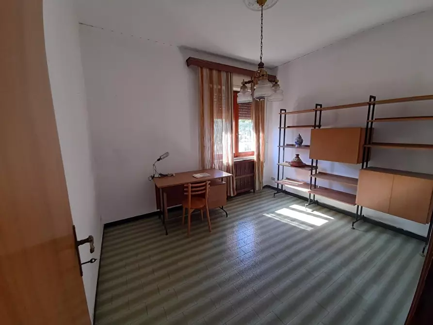 Immagine 11 di Villa in vendita  a Carrara