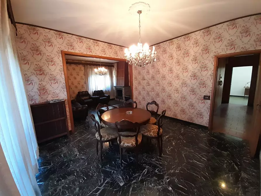 Immagine 6 di Villa in vendita  a Carrara