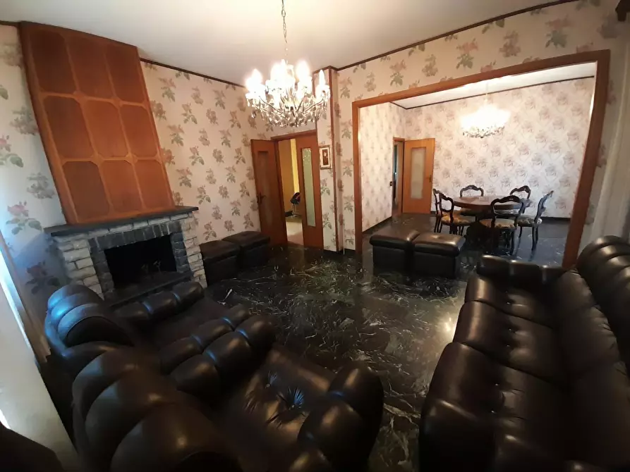 Immagine 4 di Villa in vendita  a Carrara