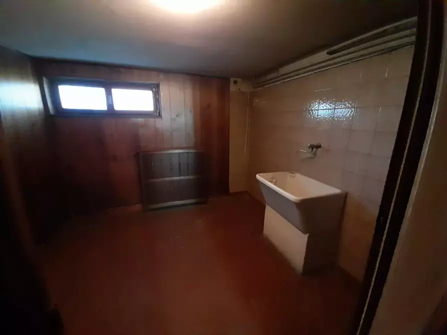 Immagine 26 di Villa in vendita  a Carrara