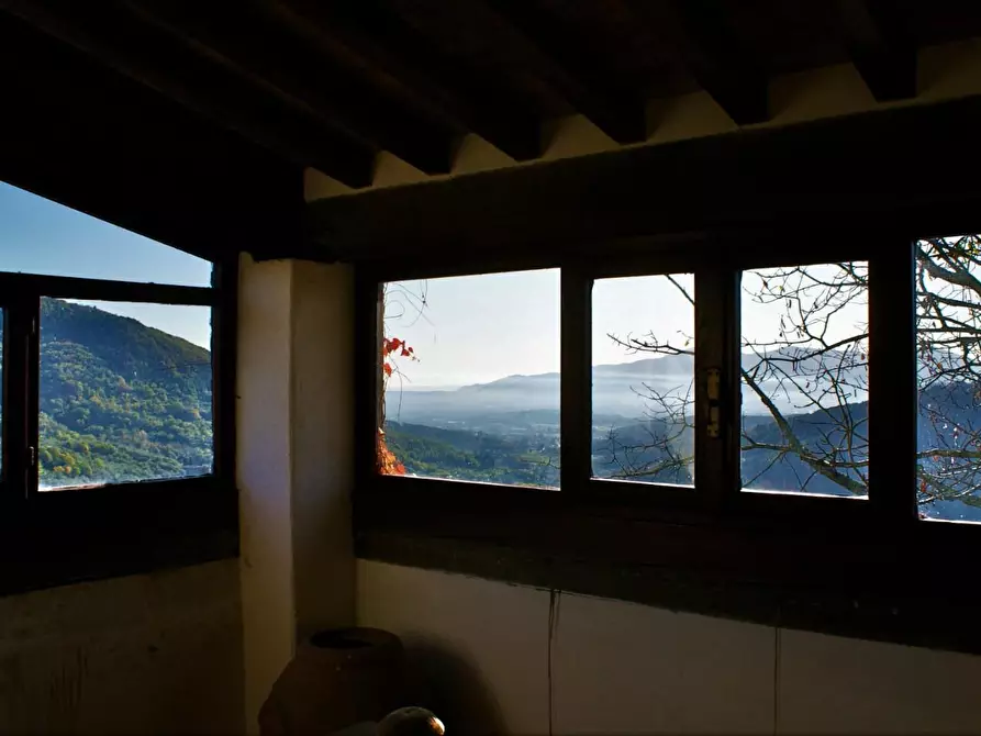 Immagine 8 di Rustico / casale in vendita  a Lucca