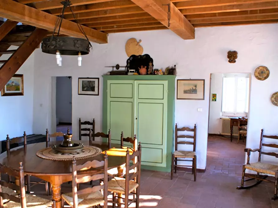 Immagine 9 di Rustico / casale in vendita  a Lucca