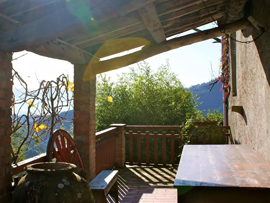 Immagine 13 di Rustico / casale in vendita  a Lucca