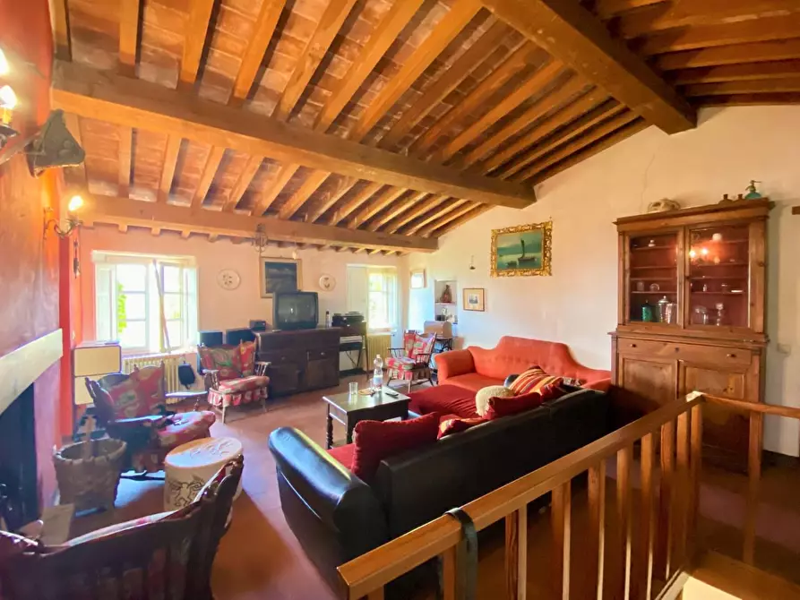 Immagine 6 di Rustico / casale in vendita  a Lucca