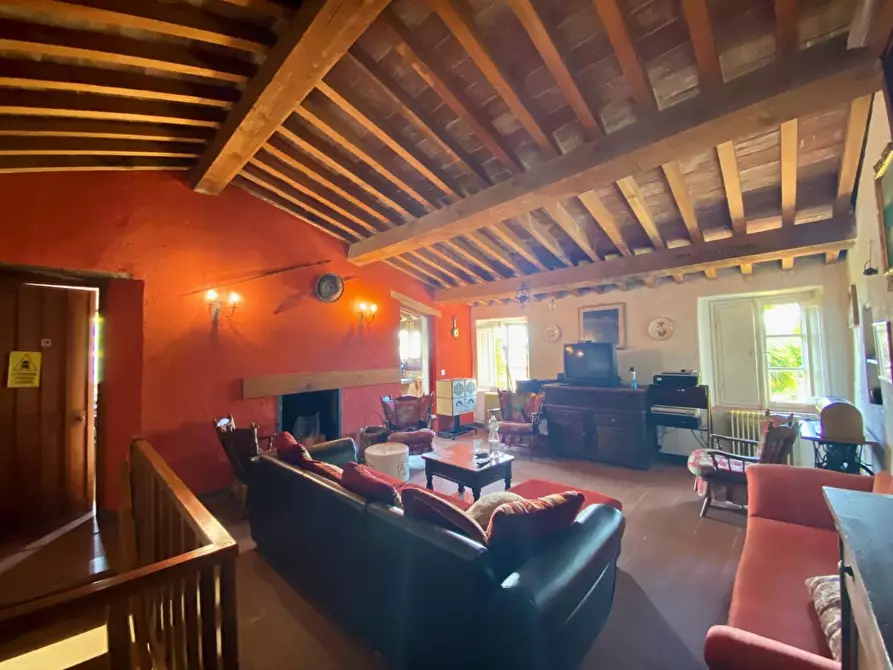 Immagine 1 di Rustico / casale in vendita  a Lucca