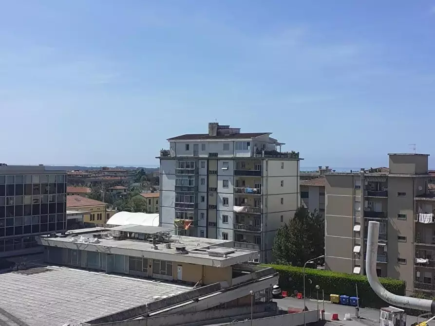 Immagine 4 di Appartamento in vendita  a Massa