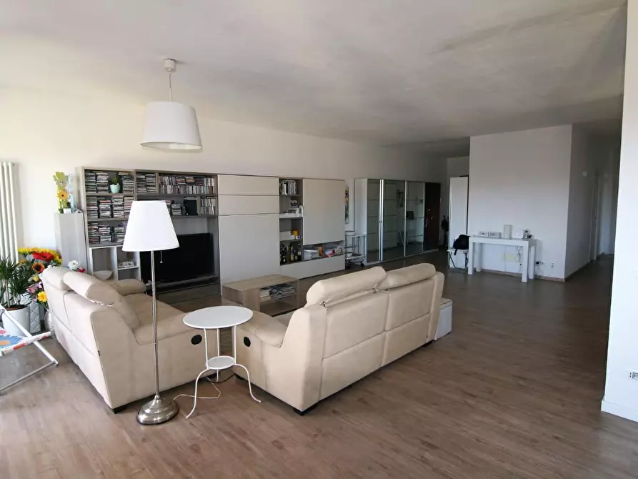 Immagine 10 di Appartamento in vendita  a Carrara