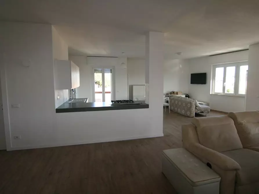 Immagine 9 di Appartamento in vendita  a Carrara